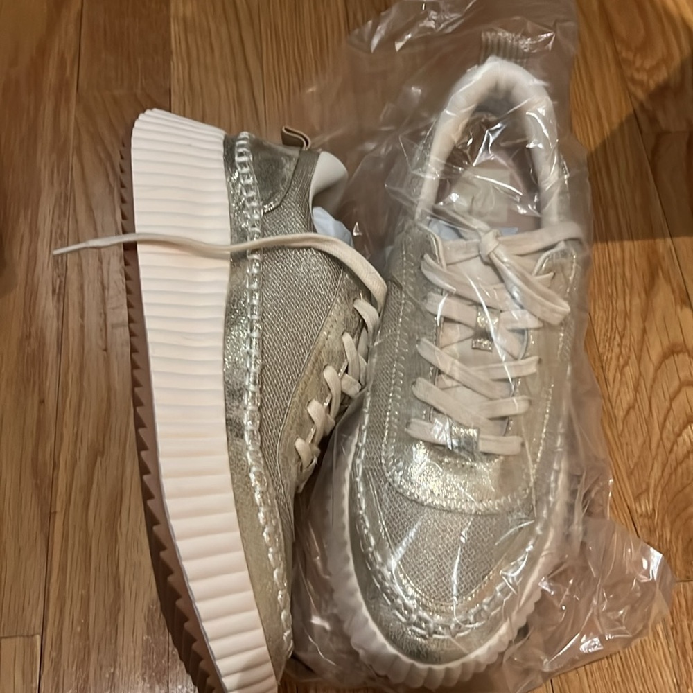 Dolce Vita DENAE light gold mesh sneaker, 9.5 - Picture 2 of 2